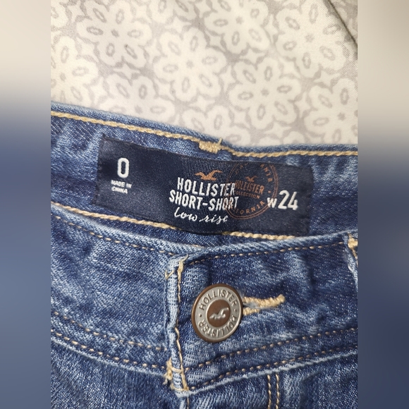 Womens Low Rise Hollister Short Shorts with floral lace side detailing - Picture 5 of 5